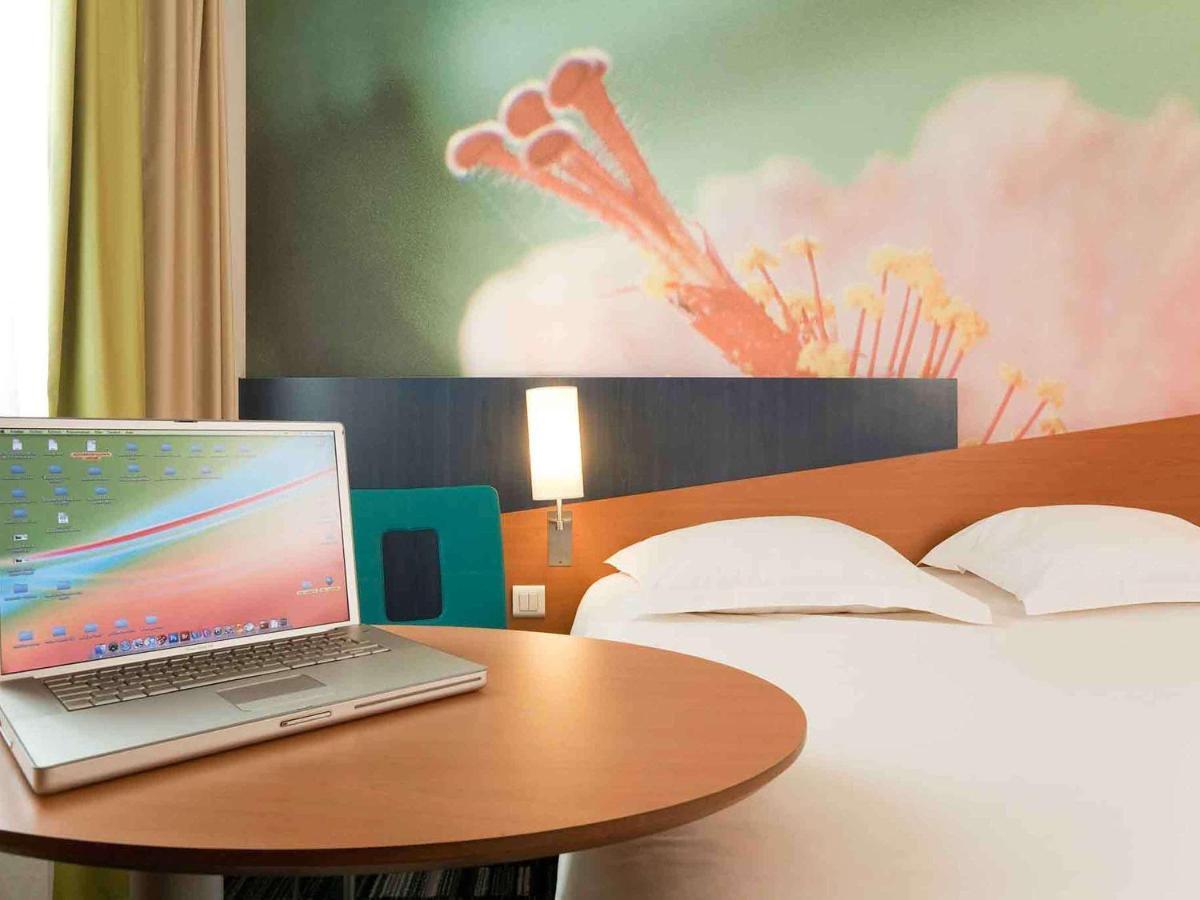 Отель Ibis Styles Orleans Ла-Шапель-Сен-Мемен Экстерьер фото